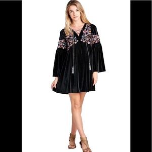 🛑SOLD!!🛑New Velzera Plus Velvet Peasant Tunic